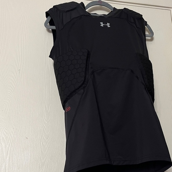 Under Armour Black  Shirt size large - Picture 1 of 8